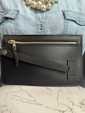 PLG Adriana wristlet black 🖤 smooth leather